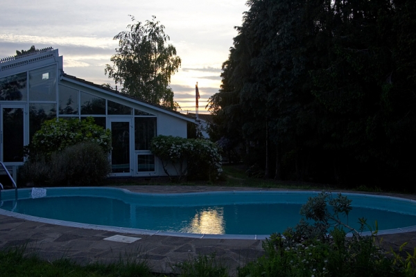 Anyone for a dip?!
Ключевые слова: Whitecroft swimming pool garden