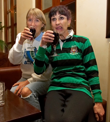 Marjorie and Cathy
Enjoying a drink in The Yorkshire Hotel in Harrogate, January 2007.
Palabras clave: Cathy Marjorie Yorkshire Hotel Harrogate