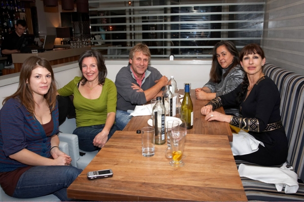 Fed and watered
From left to right: Cathy, Celine, Peter and me.  Cathy, Celine and Peter (sound man) worked on filming us for RDF/Channel 4 in our search for a housekeeper
Ključne besede: Cathy Celine Julie Marjorie Peter RDF Restaurant The Glasshouse Worcester