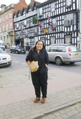 ......... well, not much
Julie Wong in Ledbury
Palabras clave: Julie Wong Ledbury