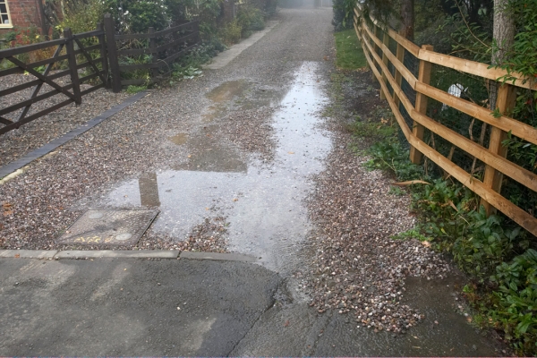 Water Leaking Down Whitecroft Track
The water from the broken valve running its way north down the Whitecroft track.
Anahtar kelimeler: Environment Leak Severn Trent Track Water meter Water Usage Whitecroft