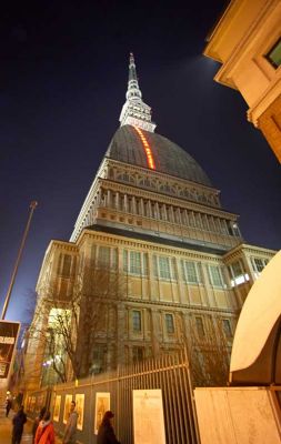 Mole Antonelliana - Il Volo Dei Numeri
The Mole (or "heap") Antonelliana is the symbol of Torino.  The red neon numbers up the side, by Mario Merz, are the Fibonacci numbers.  
Ključne besede: Mole Antonelliana Mario Merz Luci d'Artista Fibonacci numbers Torino
