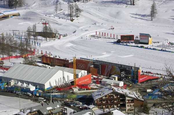 A View of the Olympic Facilities in Pragelato
Photographed from the mountain road.
Palabras Clave: Olympics Pragelato snow
