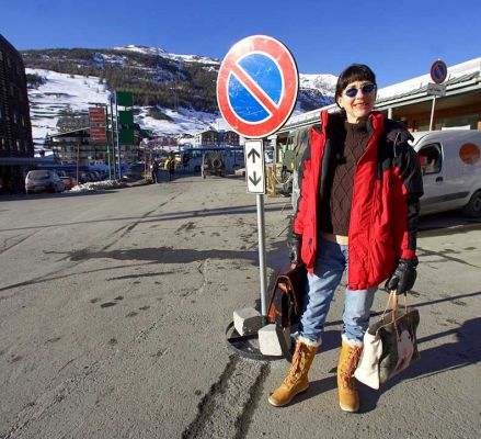 Marjorie in Sestriere
We had a nice lunch in Sestiere, and then we walked (I slowly hobbled) around the small "city centre" to look at the ski clothing and souvenier shops.
Palabras clave: Sestriere Marjorie ski Olympics Italy
