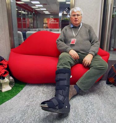 Me Sitting on the Kiss Couch
In the Torino Mediacentre.
Keywords: Torino Mediacentre kiss couch red lips Craig