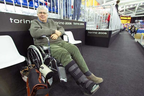 Me Sitting in the Oval Lingotto
They wheeled me to this area in the Oval Lingotto where we sat, essentially, with the speed skating coaches and had a ring-side view of the action.
Palabras clave: Oval Lingotto speed skating Olympics Torino Turin Craig wheelchair