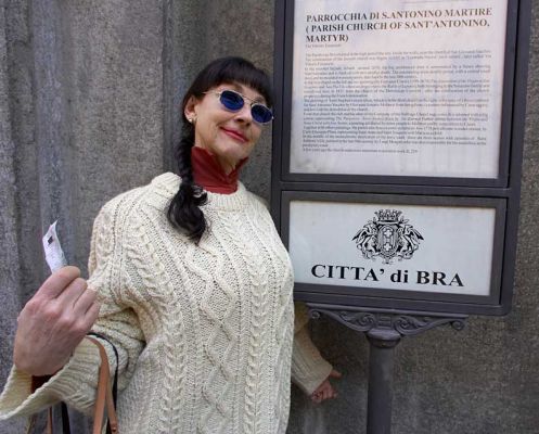 Marjorie in the City of Bra
We went to Bra for lunch --- it was near-by, and the name was amusing.
Λέξεις-κλειδιά: Marjorie Bra Italy lunch