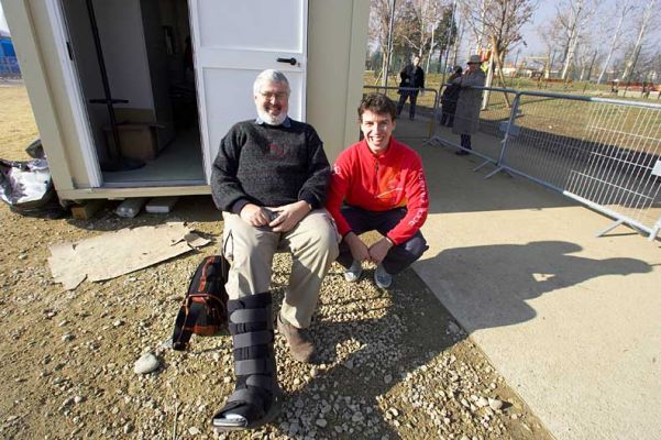 Me Sitting Outside The Ticket Office with Diego
We never would have found this small porta-cabin --- the main ticket office for the opening ceremony of the Olympics --- were it not for Diego.  The ticket folks brought me a chair and put me on some gravel (at least in the sunshine) while they tried to sort out the buraucracy.  Although we paid 30 Euros for courier service, and sent four e-mail messages and made four telephone calls, they "forgot" to print our two tickets.
Trefwoorden: ticket office opening ceremony Winter Olympics Tornio 2006 Turin Diego