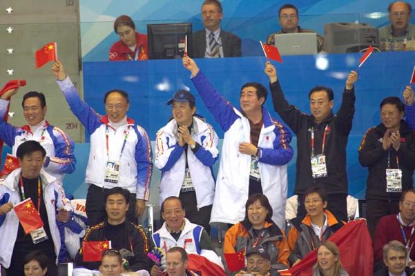 Chinese Fans Cheering the Pair Figure Skaters
Palavela, Torino Olympics, February 13 2006
Klíčová slova: Chinese fans pair figure skating Torino Olympics Palavela