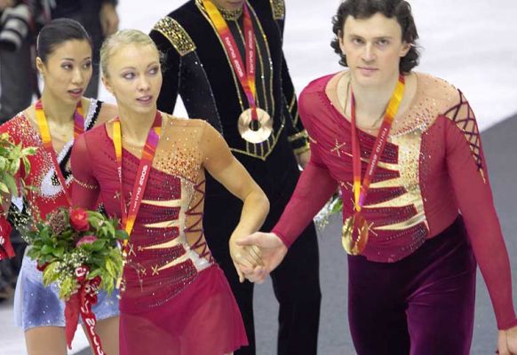 TOTMIANINA Tatiana / MARININ Maxim - Gold Medal Winners
Pair Figure Skating, Torino Olympics 2006, Palavela, February 13 2006
Palabras Clave: TOTMIANINA Tatiana / MARININ Maxim gold medal winners Torino Olympics February 13 2006 Palavela