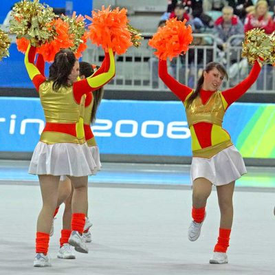 The Olympic Cheerleaders - Oval Lingotto - Torino
I was surprised to see that there were "Olympic Cheerleaders."  I don't know if it was the lighting in the Oval Lingotto, but their costumes looked dull (and almost unclean) to me.  But they were cheery!
Anahtar kelimeler: Olympic cheerleaders Oval Lingotto Torino Olympics pom poms