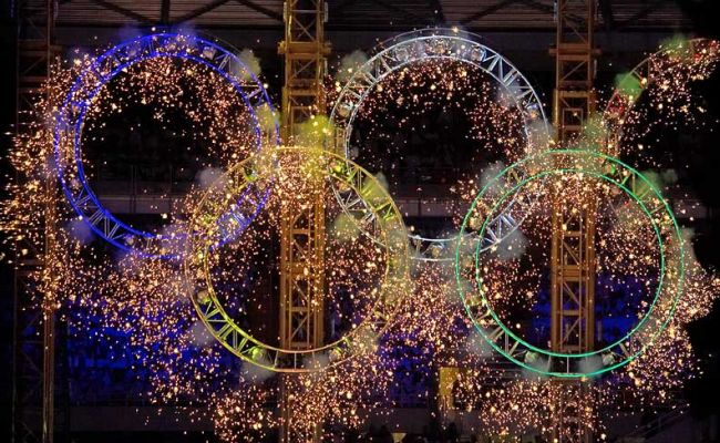 The Olympic Rings
Or, rather, most of them.  Our complete view of the large Olympic rings at the other side of the Stadio was obstructed by scaffolding.
Λέξεις-κλειδιά: Olympic rings Stadio Olimpico Winter Olympics Torino opening ceremony