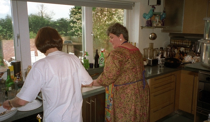 A woman's work is never done!!
Marjorie and Shauna in the Whitecroft kitchen, 1998
Schlüsselwörter: Marjorie Shauna Whitecroft kitchen