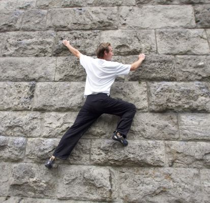 Look, mum, no safety harness!!
This was a fairly small wall just outside our hotel in Cologne near a fitness centre.  Every day people were scaling the wall.  This guy was doing it without a safety harness!!
Słowa kluczowe: Photokina September 2006