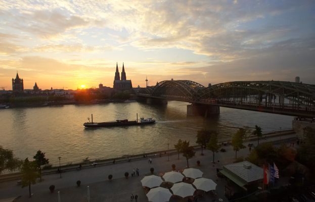 Cologne cathedral at night
This was the view from our hotel room.
Ключові слова: Cologne Photokina September 2006