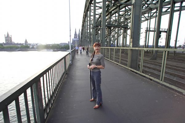 Taking a stroll across the bridge
This bridge fords the River Rhine.  It is right next to the Hyatt Hotel and is a pedestrian and rail bridge.  Here we are off into Cologne for an evening meal of German food.
Anahtar kelimeler: Marjorie bridge River Rhine Cologne Photokina September 2006