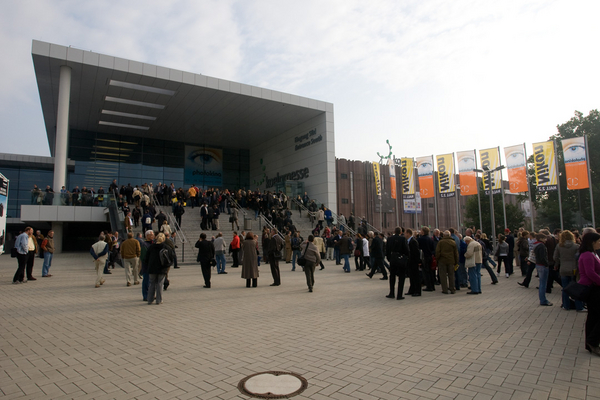 Anticipation ...........
Our first day at Photokina 2008.  Looks like it's gonna be crowded but actually it was smaller than in previous years and we only needed one day to get round.  It was looking crowded because it didn't actually open until 10 a.m. and we got there too early.
Keywords: Cologne Germany Messe Photokina 2008
