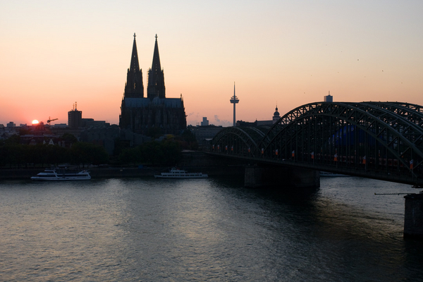 Mysterious!!
This is the view from the 6th floor lounge in the Hyatt Hotel in Cologne, Germany.  This was taken early evening as the sun was setting.
Keywords: bridge Cathedral Cologne Germany Hotel Hyatt Rhine River
