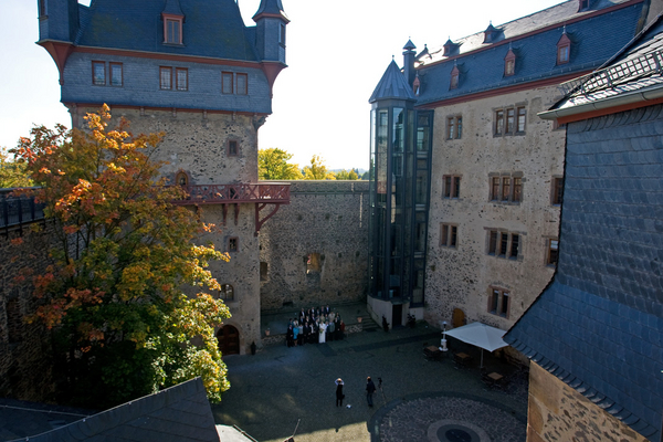 A perfect day
A view of the courtyard of the castle/hotel in Romrod, Germany, where we happened upon this wedding reception
Ключевые слова: Castle germany Romrod Schlosse