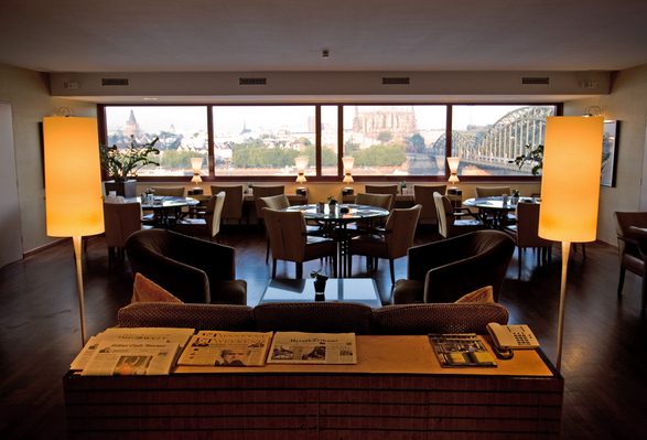 One last look ...........
This is the Regency Club room in the Hyatt Hotel in Cologne, Germany with a view over the River Rhine with the cathedral in the background
Klíčová slova: Cologne germany Hotel Hyatt Regency