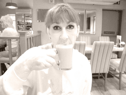 Yep, more coffee
At The Swan, just outside of Worcester. Craig was trying out the new infrared camera.  What's great about this camera is that all wrinkles and creases just disappear - magic!!
Schlüsselwörter: coffee Marjorie The Swan Worcester