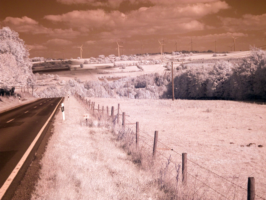 Another view of the windmill farm in Germany taken with the infra red camera
Mots-clés: Windmill windmills infrared