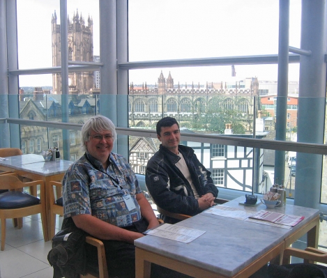 Artur Ivanyan and Craig Having Coffee
Selfridges in Manchester, July 2007
Słowa kluczowe: Artur Ivanyan Selfridges Manchester