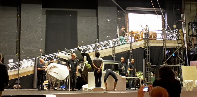 Ross Coming Down the Ramp
For the first time with actors on the stage.  Holding my breath!
Keywords: Ross of Bien Esk Highland Bull Manchester Opera House Chrysler Imperial