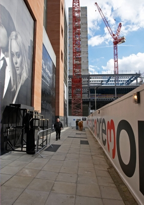 Taking Ross for a Walk
Grzegorz taking Ross for a short walk in the City of Manchester.
Ključne besede: Grzegorz Bednarski Ross of Bien Esk City of Manchester Highland bull