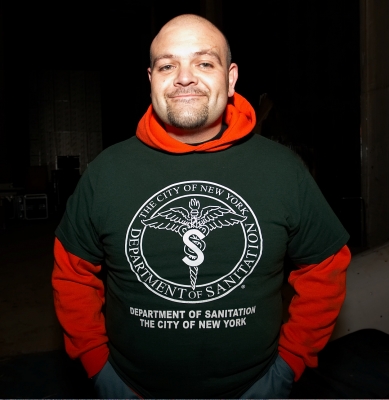 Tez As A Sanitation Worker
Tez dressed in his costume as a New York City Sanitation Worker.
Λέξεις-κλειδιά: Tez New York City Department of Sanitation worker