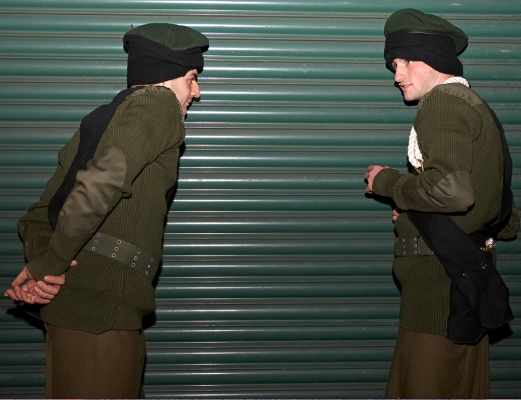 Artur and Grzegorz Listing for their Cue
At the back door of the Manchester Opera House, waiting for their cue to take Ross in for his performance.
Mots-clés: Artur Ivanyan Grzegorz Bednarski Manchester Opera House