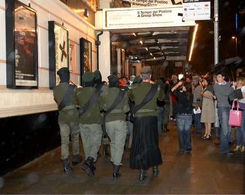 The Funeral Procession Enters the Lobby
The beginning of the [i]Guardian of the Veil[/i] at the Manchester Opera House, part of [i]Il Tempo del Postino[/i] and the Manchester International Festival.
Klíčová slova: funeral procession Il Tempo del Postino Manchester International Festival Manchester Opera House Matthew Barney
