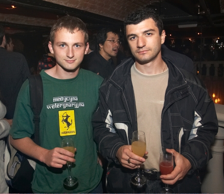 Grzegorz and Artur At Opening Night Party
Enjoying a drink at the party to celebrate the opening night of [i[Il Tempo del Postino[/i]
Ключови думи: Grzegorz Bednarski Artur Ivanyan opening night party Il Tempo del Postino