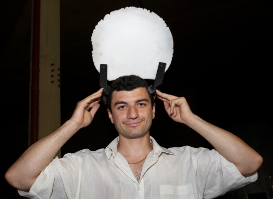 Artur Models The Repaired Sun Disk
The metal screws now go through the sun disk so it won't (hopefully) fall off of Ross' head.
Anahtar kelimeler: Artur Ivanyan sun disc sun disk Ross of Bien Esk