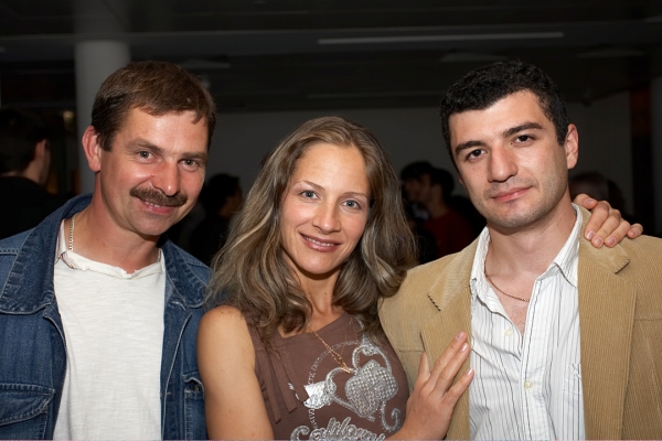 Grzegorz Kwiecinski, Larysa Sredzinska & Artur Ivanyan
At the wrap party for the Manchester International Festival
Palabras clave: Grzegorz Kwiecinski Larysa Sredzinska Artur Ivanyan wrap party Manchester International Festival