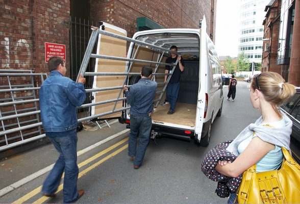 Loading The Temporary Pen
Ready for the trip from Manchester back to Worcester
Słowa kluczowe: temporary pen Manchester Opera House Worcester