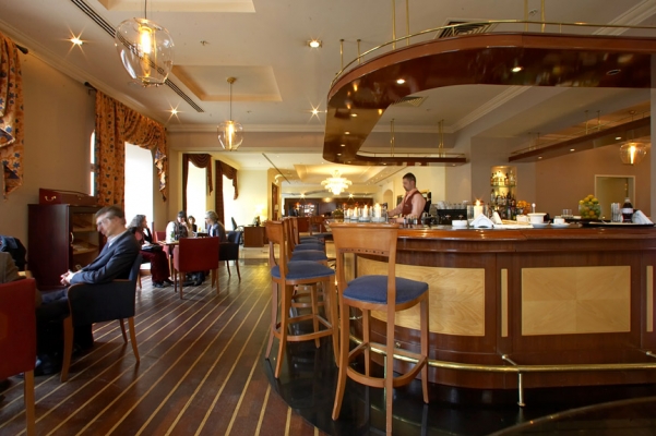 Lobby Bar - Radisson SAS Royal Hotel, St. Petersburg
Our base-of-operations in St. Petersburg.  You can watch the folks on the main Nevsky Prospect from this bar/lounge.  And Marjorie loved the falafel.
Keywords: Raddisson SAS Royal Hotel St Petersburg Russia falafel Nevsky Prospect