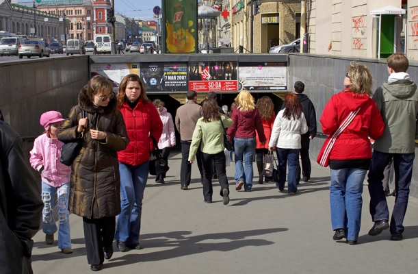 Nevsky Prospect - St. Petersburg
To cross the street in either direction on Nevsky Prospect -- one of the main streets in St. Petersburg -- you need to go into this pedestrian underpass.  When we did so, on a bright spring afternoon (our wedding anniversary), my camera was stolen.  I'd just entered the underpass, and as my eyes adjusted to the gloom someone bumped into me quite hard, and I knew my camera was gone when my left shoulder suddenly didn't feel the weight.  But there was a crowd, and no obvious villan.
Ключевые слова: Nevsky Prospect pedestrian underpass thieves theft pickpocket crime St Petersburg Russia