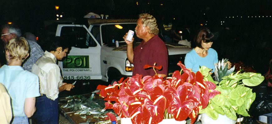 Preparing The Poi Company Float for the Parade
PoiCo had a flower-covered float in the Kamehameha Day Parade, 13 June 1998, designed by Owen Ho.  Marjorie and Lorna Lowe are at work with the flowers, while Aimoku takes a beer break.
Avainsanat: aimoku mcclellan anthurium flower kamehameha day parade lorna lowe marjoire walsh