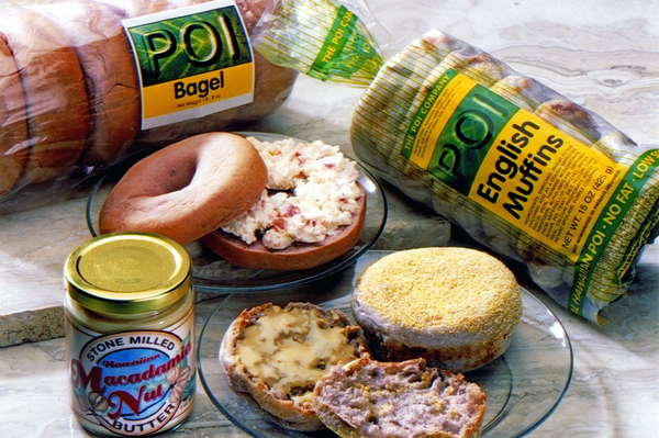 Poi Company Product Promotional Shot
A Camera Hawaii photograph of Poi Bagels, Poi English Muffins, Macadamia Nut Butter, and Lomi Lomi Salmon Cream Cheese.
Schlüsselwörter: breakfast lomi salmon cream cheese macadamia nut butter poi poi bagel poi english muffin