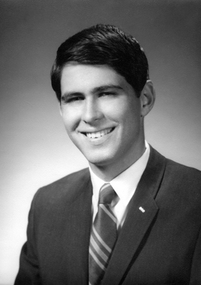 Craig Walsh - Rensselaer Photograph - 1967 or 1968
I am guessing at the year.  I have my Phi Kappa Theta fraternity pin in my lapel, so it must have been after my initiation in May 1967.
Słowa kluczowe: craig walsh phi kappa theta pkt rensselaer polytechnic institute rpi