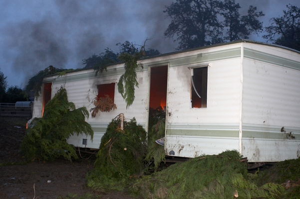 Catching alight
Palabras clave: Burn burning Caravan Fire Trailer