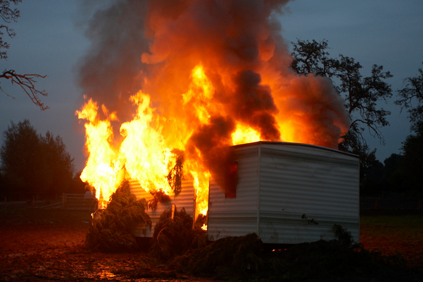 Ablaze
Trefwoorden: Burn burning Caravan Fire Trailer
