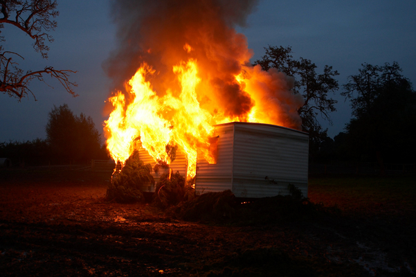 Flaming Nora
Palabras clave: Burn burning Caravan Fire Trailer