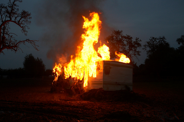 Really going well
Anahtar kelimeler: Burn burning Caravan Fire Trailer
