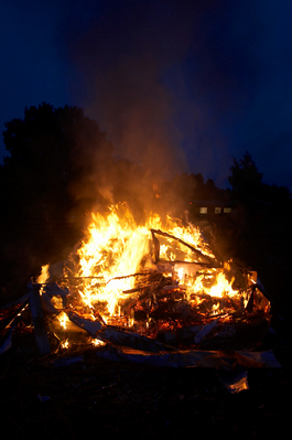 Well, that beat towing it!
Mots-clés: Burn burning Caravan Fire Trailer