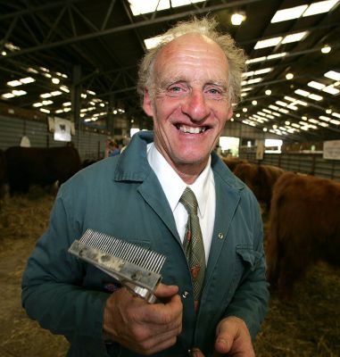 Charlie from Craycombe Fold
Brush in hand, from the [url=http://www.craycombehighlanders.com/index.htm]Craycombe Fold[/url]
Palabras clave: Charlie Craycombe Farm Highland Cattle show ring Three Counties Show Craycombe Fold