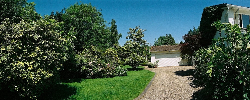 Panoramic view of driveway, garage and garden
Trefwoorden: house Whitecroft