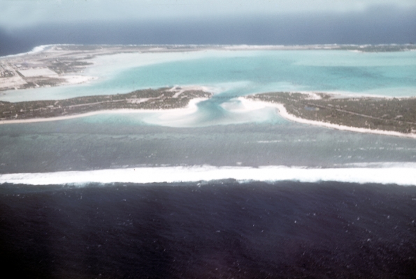 Gap Between Peale and Wake Islands from the Air
Based upon the [url=http://www.lib.utexas.edu/maps/islands_oceans_poles/wake_island_90.jpg]map of Wake Island[/url] I think this is the passage into the lagoon between Wake Island and Peale Island.
Mots-clés: Atoll Atolls Island Islands Lagoon Ocean Oceans PAA PAAVille Pacific Ocean Pan American PanAm Peale Island Wake Island