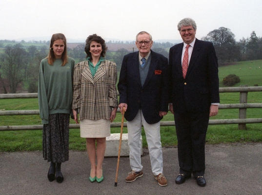 The Walsh Family at Easter - Pengethley Manor - 1991
Chase (who seems to have lost her hands), Marjorie, GrandFather, and Me --- in an era where folks actually wore coat and tie.  And when I could still fit into mine.
Ключові слова: Chase Ellis Chase Walsh Craig Walsh Easter John "Woody" Walsh John Walsh Marjorie Walsh Pengethley Manor Hotel Woody Walsh